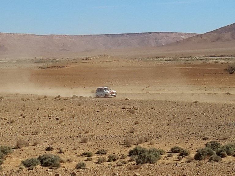 Une Renaul 4Lsur les pistes du 4LDéfi Maroc